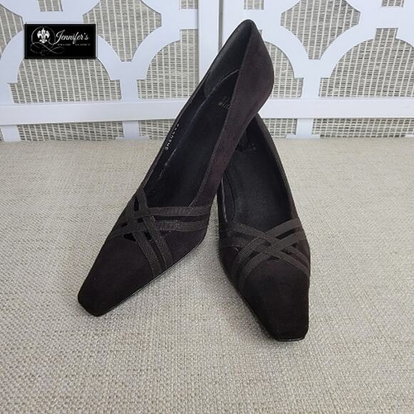 Stuart Weitzman Women's Brown Suede Criss Cross Toe Strap Kitten Heels - Picture 2 of 14